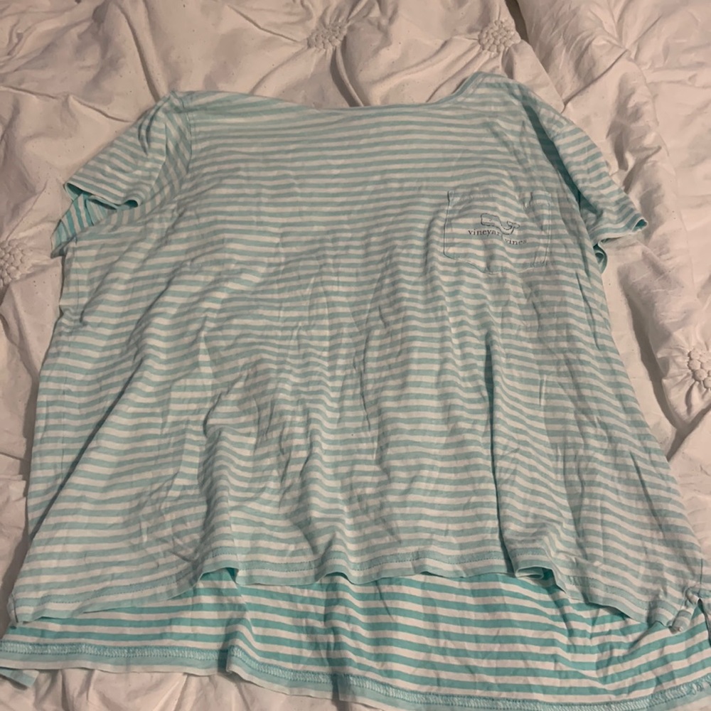 Girls vineyard vines shirt (could definitely fit a women’s small and medium)